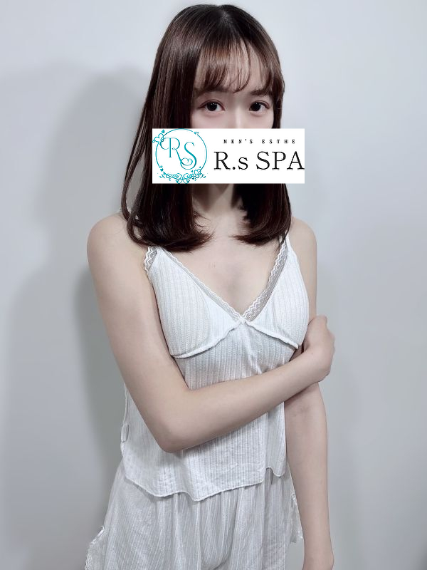 R’sSPAゆきのの全身ショット。スレンダー体型と美しいシルエットが映える宣材写真。